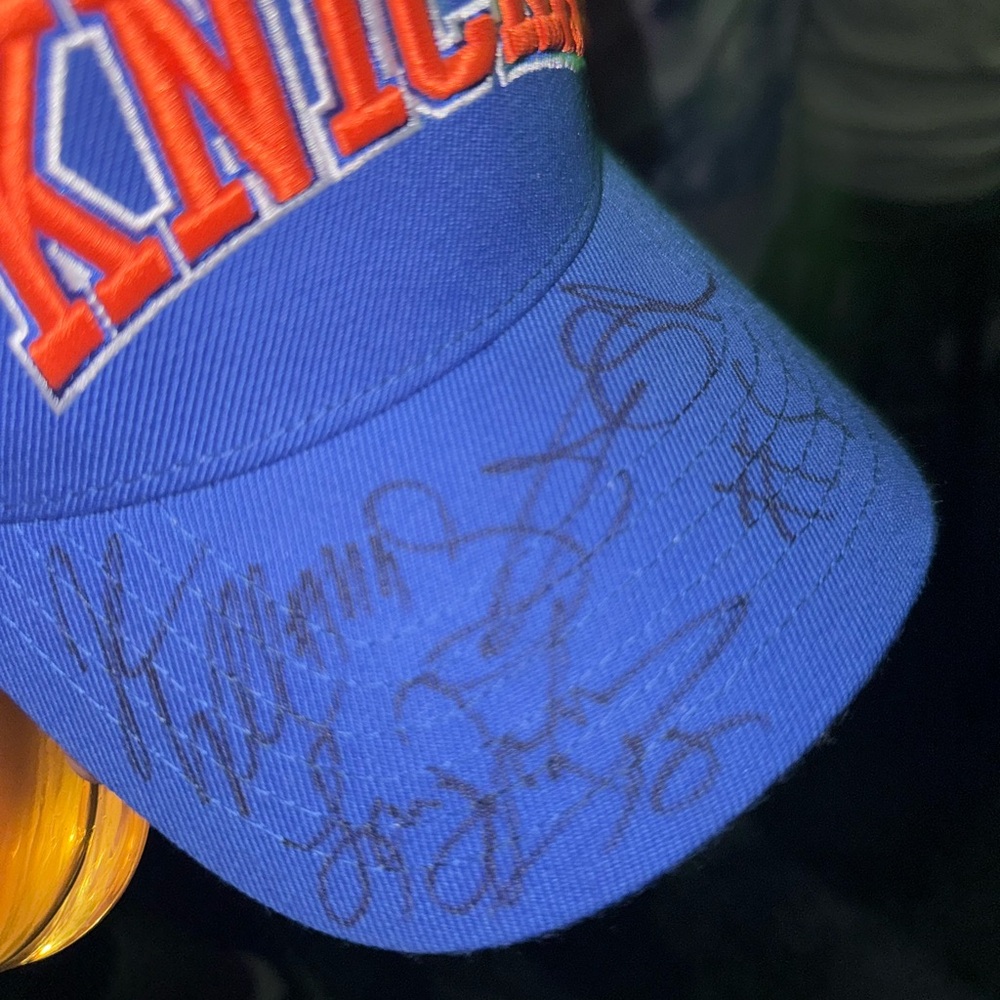 New York Knicks Hat 3 autographs by 3 ex Knick Legends